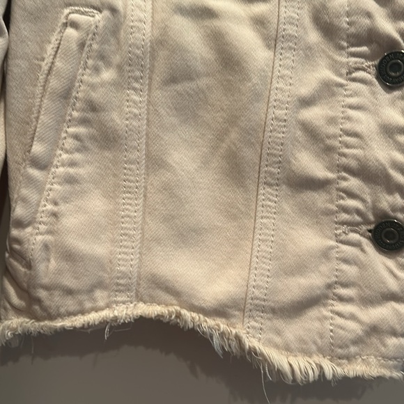 Hidden Los Angeles . Cream colored denim jacket. Cool frayed bottom.Buttons orig - Picture 5 of 9